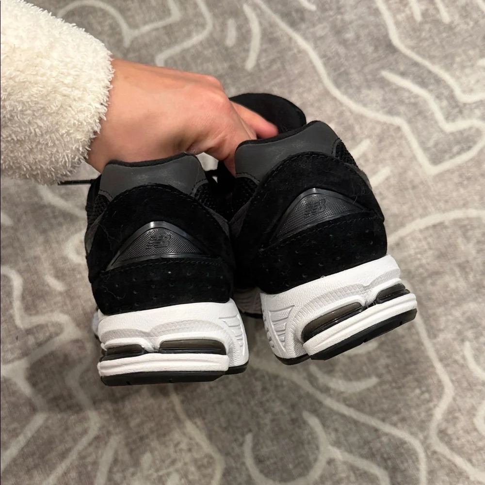 NWOT New Balance Black 2002R Sneakers 7.5 - Picture 5 of 7